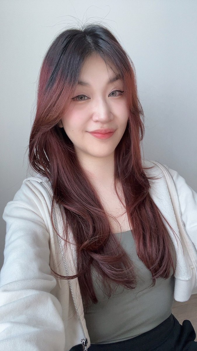 [ 2023 vs 2025 ] 
Hab andere Haare und bin gealtert 👁️👄👁️