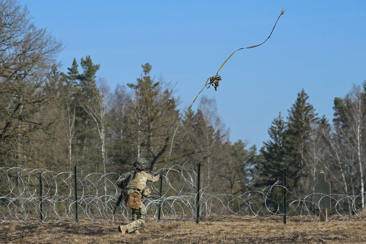US_EUCOM's tweet image. Ready to Jump, Ready to Fight! 🇺🇸 The 173rd Airborne Brigade Engineers train hard in Germany at the Grafenwoehr Training Area, staying lethal and ready to deploy at a moment’s notice alongside NATO allies! #agility #dynamicsecurityenvironment #transatlanticbond