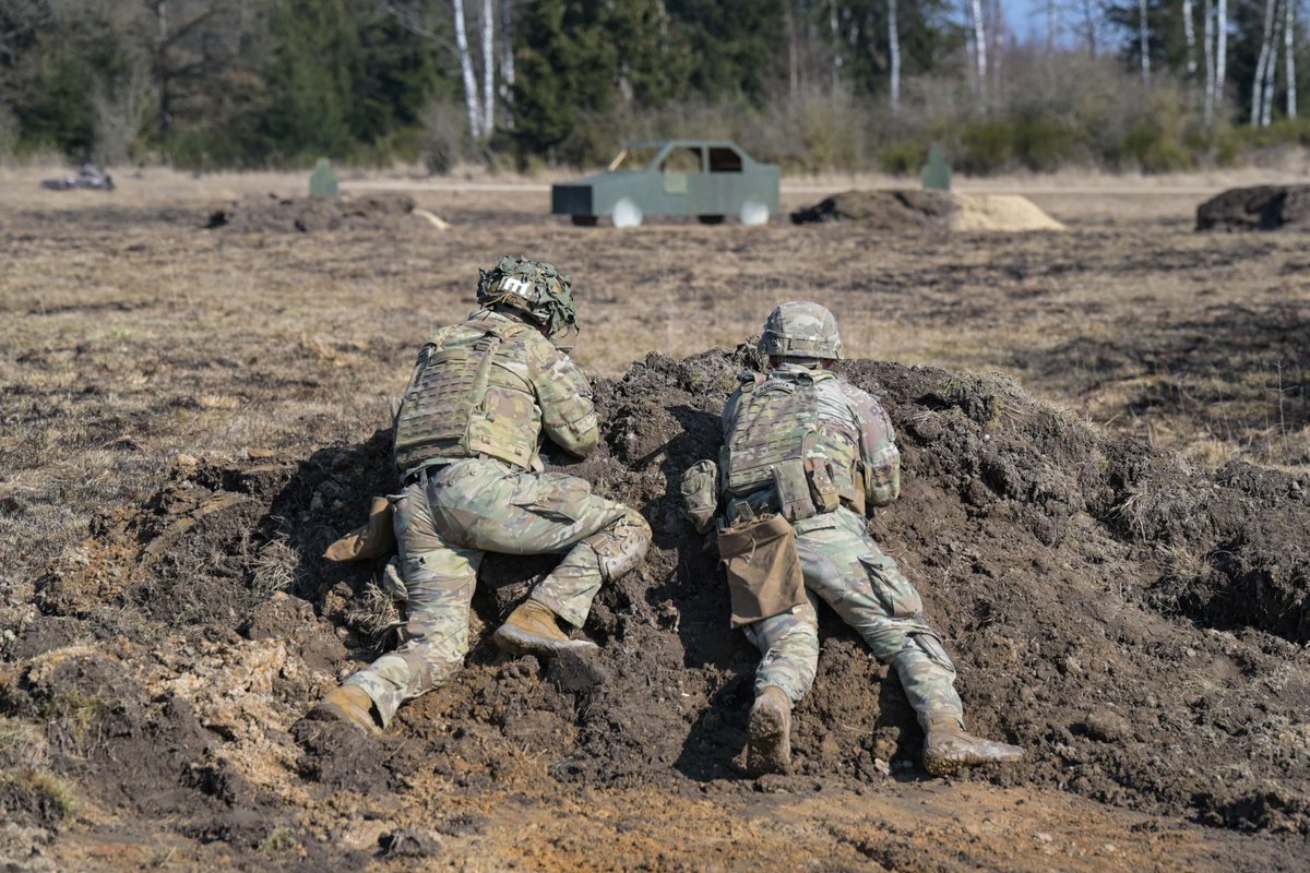 US_EUCOM's tweet image. Ready to Jump, Ready to Fight! 🇺🇸 The 173rd Airborne Brigade Engineers train hard in Germany at the Grafenwoehr Training Area, staying lethal and ready to deploy at a moment’s notice alongside NATO allies! #agility #dynamicsecurityenvironment #transatlanticbond