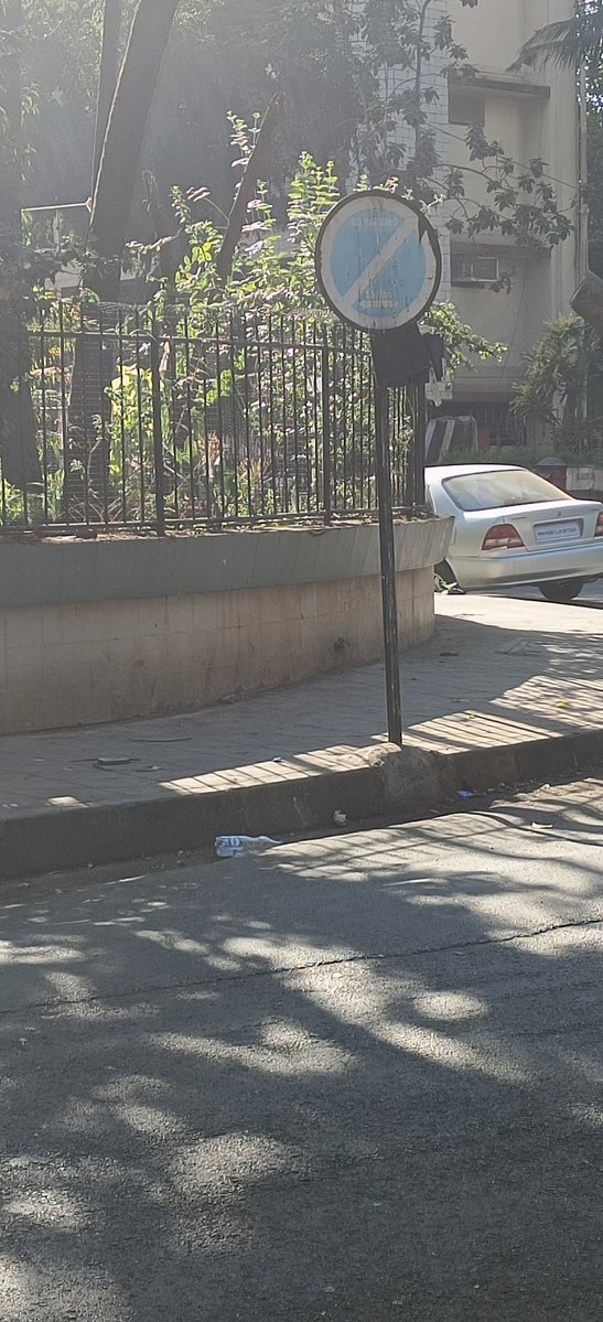 Ricper16's tweet image. @CPMumbaiPolice@VarshaEGaikwad @MNCDFbombay@mohan_monteiro @PoojaB1972. Bandra police station inspector on duty said to go to Worli and ask for footage from there. 3 camera's installed next to Anchorage which over looks St, Roque Road, Rebello Road and Veronica Road.