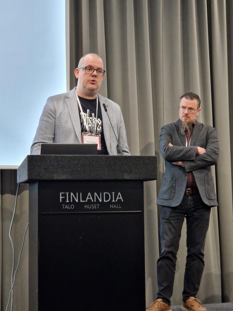 Rakennusliiton harmaan talouden vastaisen työryhmän puheenjohtaja Jussi Sakari ja sopimusalavastaava 
Toni Malmström kertovat ensimmäisen esimerkkitapauksen uzbekistanilaisista maalareista. Aliurakoitsija jätti maksamatta yli 600 tuntia työntekijöille.