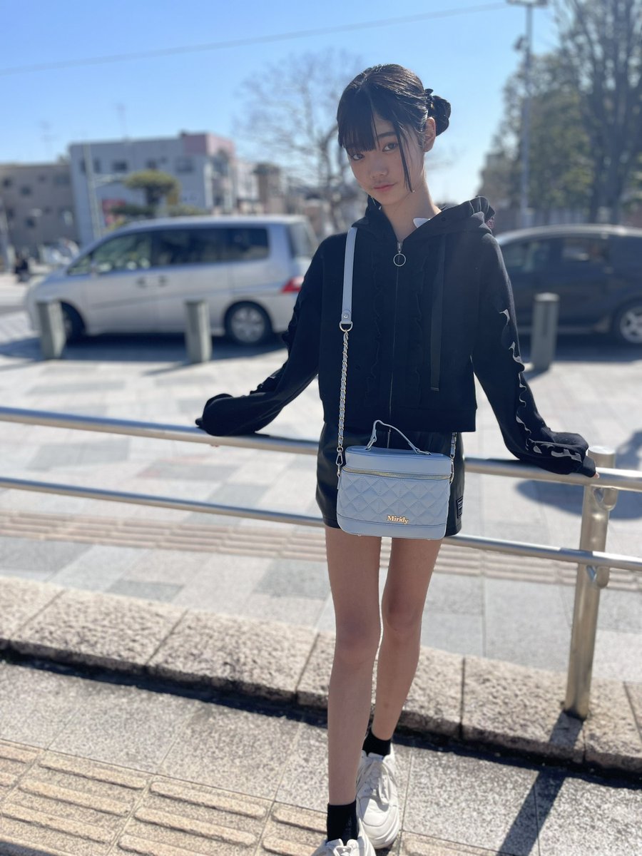 nijika0430's tweet image. ただいま𖤐 ̖́-
今日は学校でお菓子パーティーやったよ♪̆̈
にじかはアルフォートとチョコクッキーとチョコとチョコとチョコを持ってったよε🍫)))彡
友達の持ってきてたビッグポテチが最高だった♡笑
体育館でやったかくれんぼも楽しかった(&amp;gt;ᴗ&amp;lt;)
#js6
#nijika