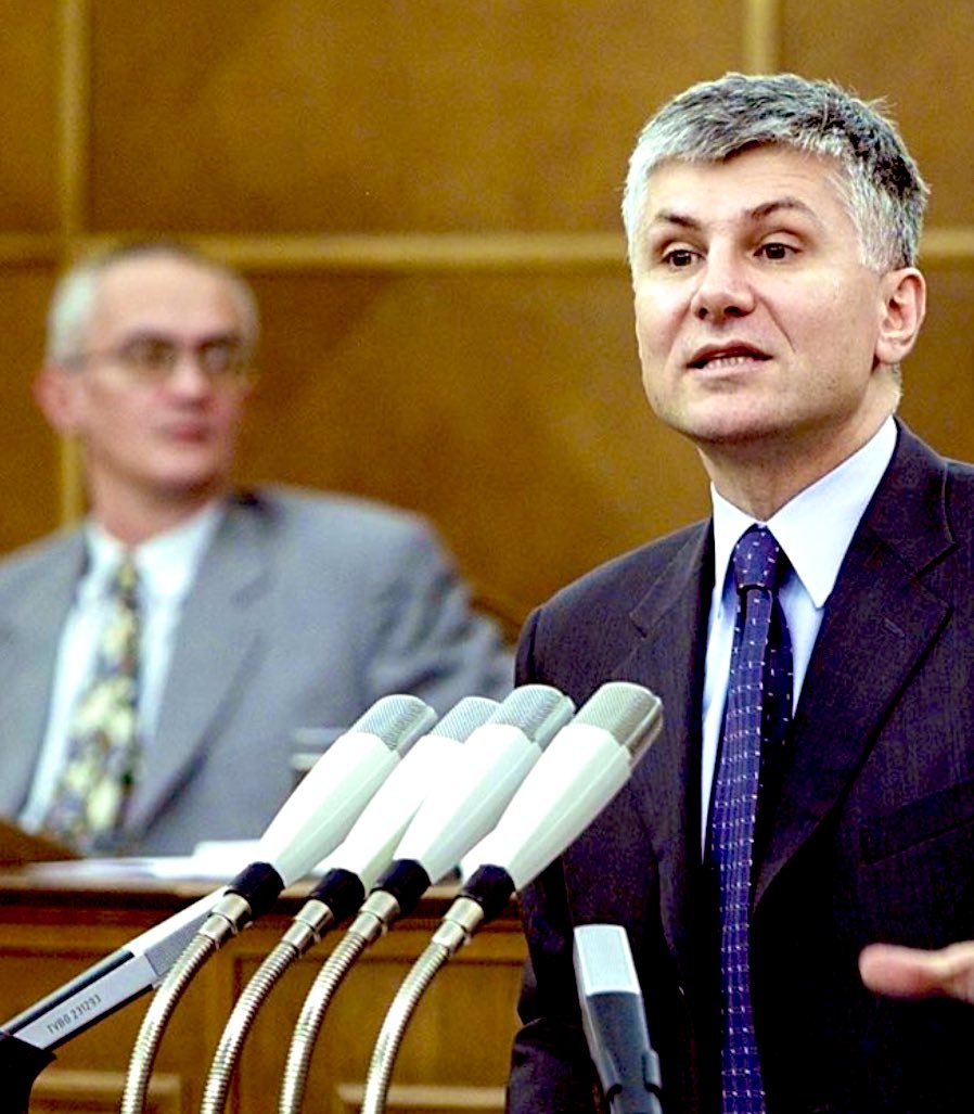 Pre 22 godine, 12.3.2003. ubijen je vredan i hrabar čovek, predsednik Vlade Srbije, Zoran Đinđić. 
Sećanje živi.