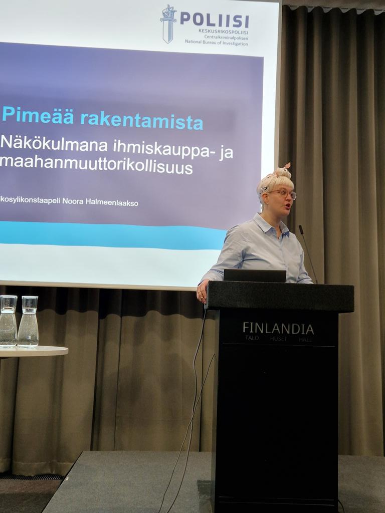 Rikosylikonstaapeli Noora Halmeenlaakso kertoo Keskusrikospoliisin näkökulman aiheeseen.

Työperäiseen hyväksikäyttöön liittyvät jutut ovat monin tavoin vaikeita: 
ne tulevat ilmi myöhään,
uhrit eivät luota viranomaisiin ja 
näyttöä on vaikea saada.