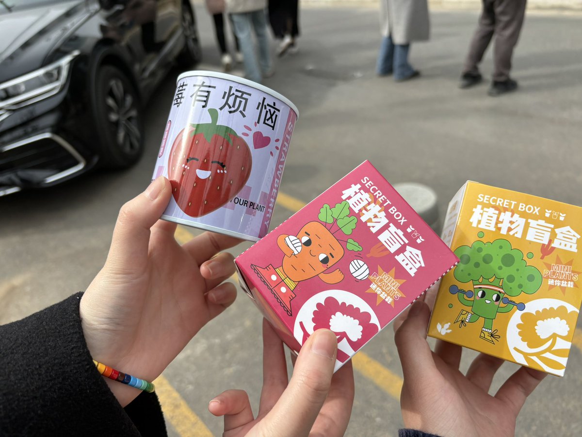 HenanWonderful's tweet image. 🌱🌍 𝑃𝑙𝑎𝑛𝑡 𝑎 𝑇𝑟𝑒𝑒, 𝐺𝑟𝑜𝑤 𝑎 𝐹𝑢𝑡𝑢𝑟𝑒! 
On this #TreePlantingDay, let&apos;s add more green to the world and make the earth a better place. 🌳💚 Take a look at the land my friends and I planted! How does it look?😜#GreenerTomorrow