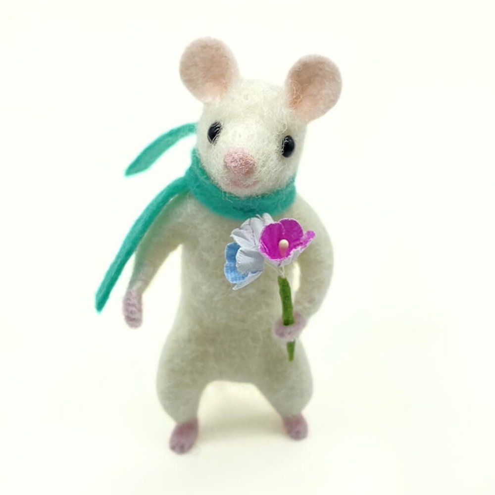What could be more cute than this little mouse from <a href="/artbyLoriW/">Art By Lori Creations</a> He's such a delight  thebritishcrafthouse.co.uk/product/needle… #CGArtisans #earlybiz #shopindie