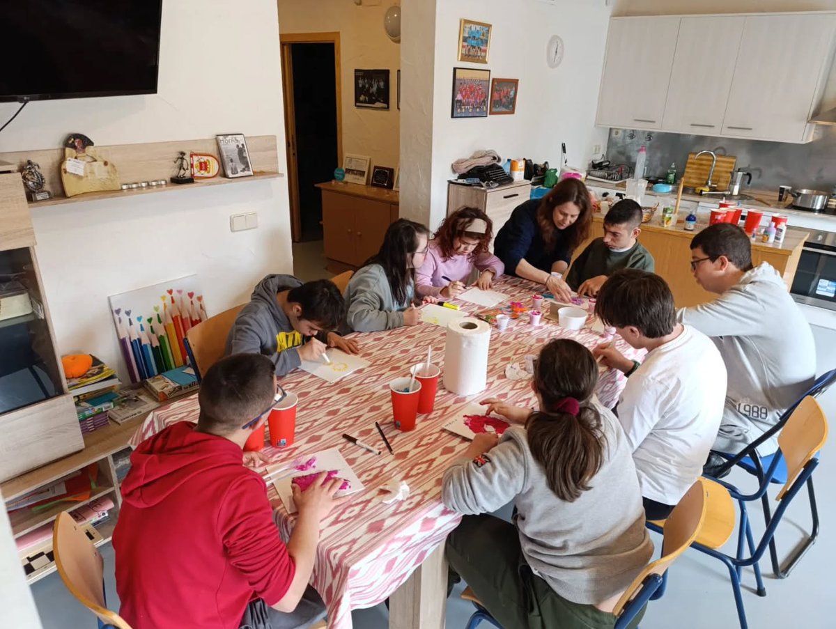 FundacionFundar's tweet photo. ¡¡Primer fin de semana de la 'Casa Fundar' Junior!!
Manualidades, convivencia, juegos, visita a 'Bodies'...
#CasaFundar #Fundar #Ocio #Rivas https://t.co/nCeI5df5W9