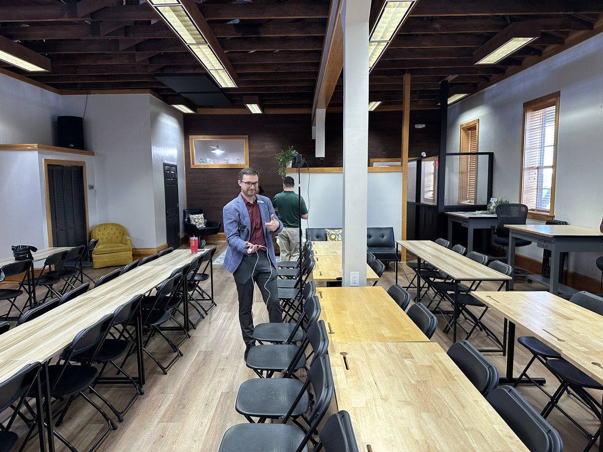 Preparándome para presentar @RackyAi en @1millioncups en Eustis! https://t.co/ao4Jx6jA97