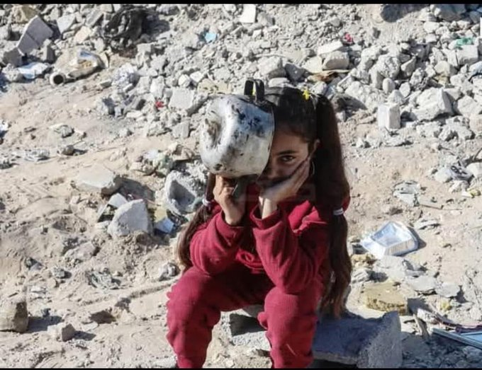 Yahya_Sinvar_'s tweet photo. Bir dakika sizin çocuklarınız olduğunu düşünün!

Gazze Ölüyor #GazaisDying https://t.co/heKkmxEyXZ