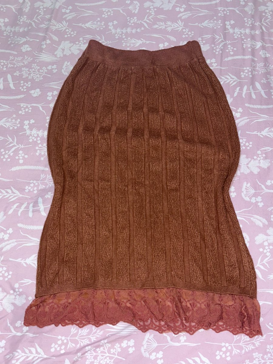 guiltsx's tweet photo. 1. dress cream: 40k
2. rok knit: 35k
3. vest denim: 30k https://t.co/ix0kw3QHNp