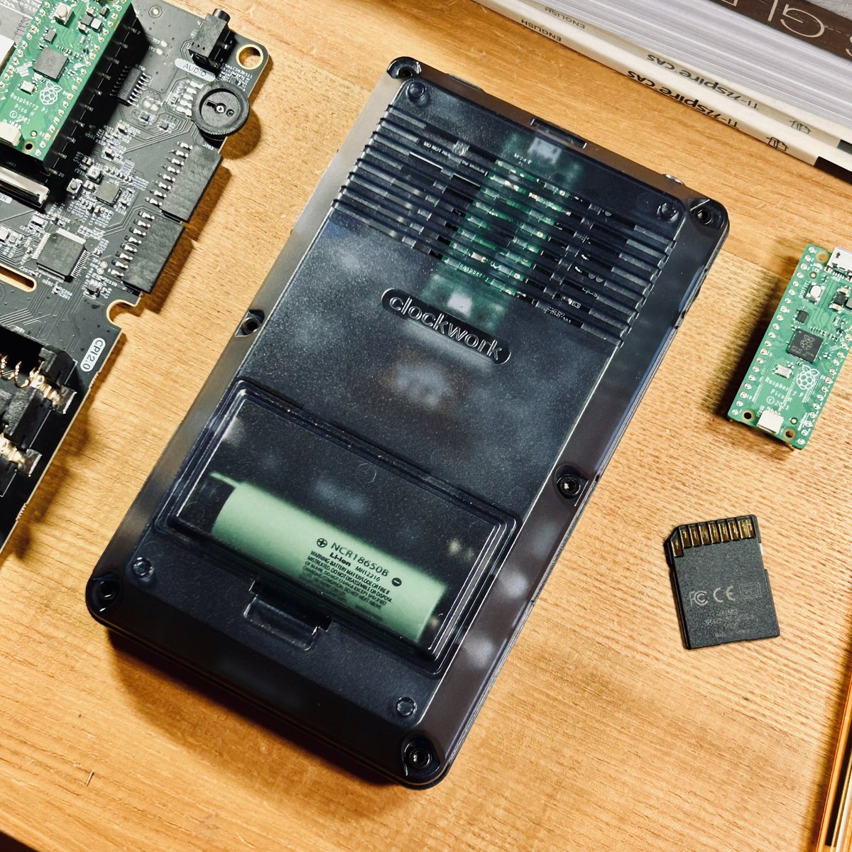 Only one 18650 can run for more than 8 hours. 👉clockworkpi.com #PicoCalc #PICO #RPI #clockworkpi