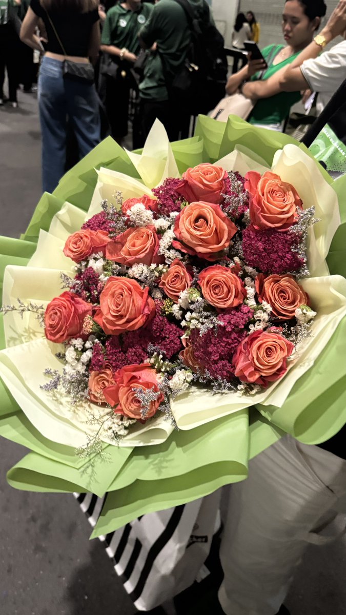 Happy birthday, Elaaa!! 💚💚💚