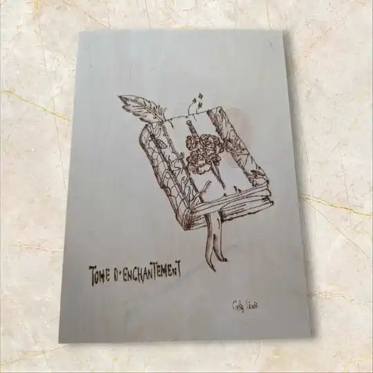 CaliUny's tweet image. découvrez 4 pyrogravures uniques sur bois de bouleau, brûlées à 500°C, illustrant des tomes de magie. Chaque pièce raconte une histoire mystérieuse et envoûtante, parfaite pour les amateurs d&apos;art et de mysticisme. #ArtUnique #Pyrogravure