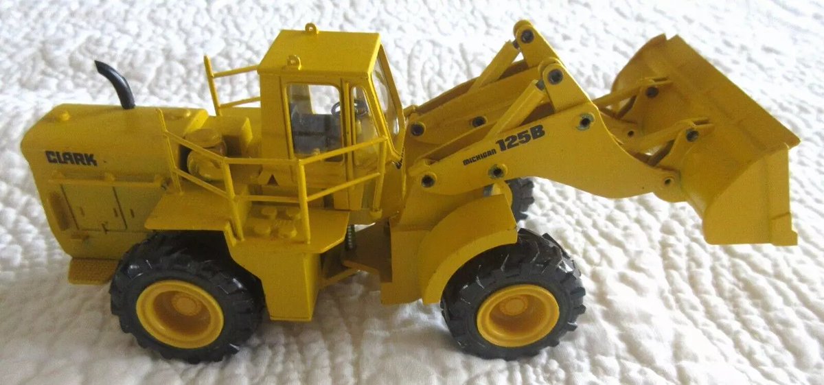 rusticrelics04's tweet image. Check out Vintage 1980s Conrad Clark Michigan 125B Loader 1:50 Diecast Model ebay.com/itm/2971046908… #eBay via @eBay #80s #skidloader #Business #Industrial #machinery #heavyEquipment #toycollector #building #construction #toys #builder