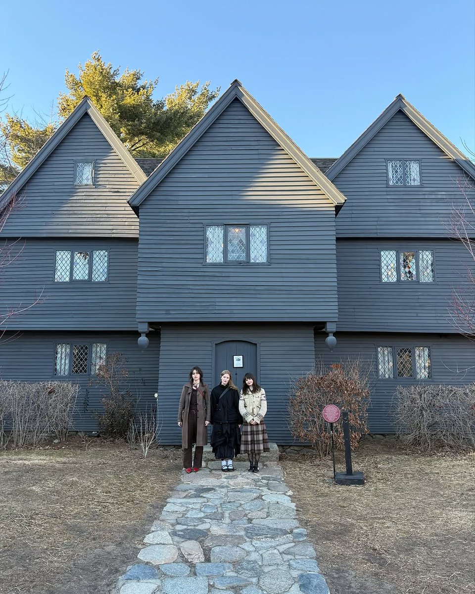 thank you boston for the lovely night x

on our day off the witches went to salem! 🦷