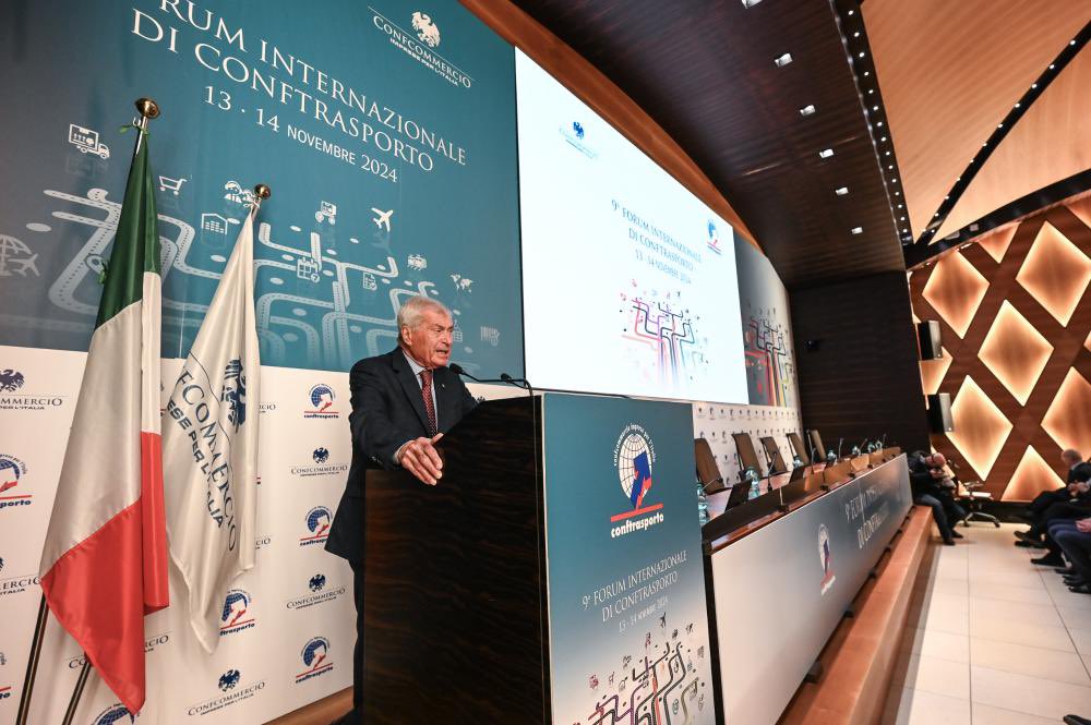 Carlo Sangalli confermato alla guida di Confcommercio. L’Assemblea nazionale, riunita oggi a Roma, ha deciso per acclamazione di rinnovare il mandato al presidente per il prossimo quinquennio. Europa, responsabilità, partecipazione e innovazione saranno le parole chiave per