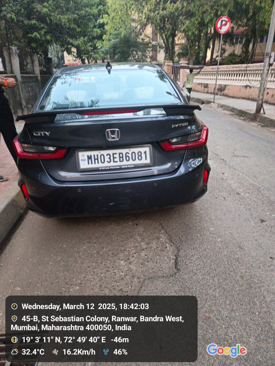 Ricper16's tweet image. @CPMumbaiPolice@MNCDFbombay @MTPHereToHelp.This car is parked in a No Parking Zone on Veronica Road Bandra West next to Dom Phil and Rose Kunj building. Kindly issue the owner of the vehicle a parking ticket.