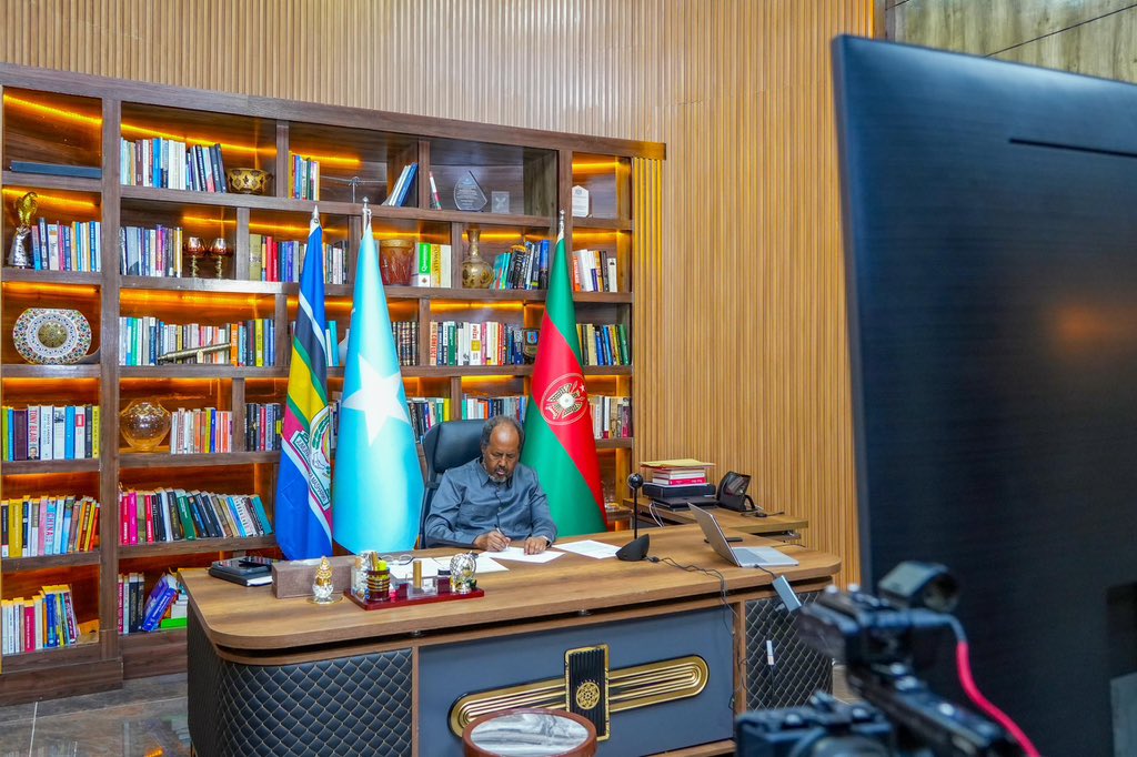 HassanSMohamud's tweet image. I attended the IGAD 43rd Extraordinary Virtual Assembly on South Sudan today. Somalia unequivocally calls for immediate cessation of hostilities, de-escalation and a return to dialogue. Peace and stability must be prioritised to safeguard the future of the South Sudanese people.