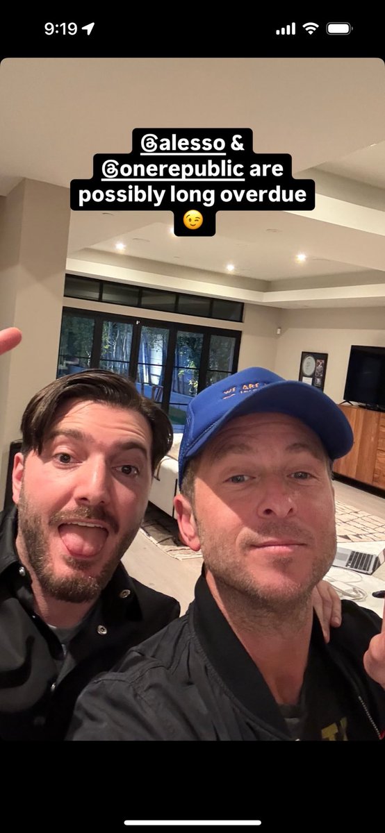 Proximity tweet media