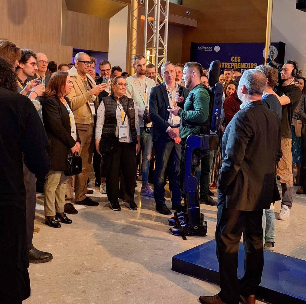 Wandercraft a gagné le prix de la start up innovante en intelligence artificielle à South by Southwest. C'est remarquable.

Fierté d'être à leurs côtés avec <a href="/Bpifrance/">Bpifrance</a> depuis le début.

<a href="/ExoWandercraft/">Wandercraft</a> est une technologie d’exosquelette à destination des patients qui souffrent de