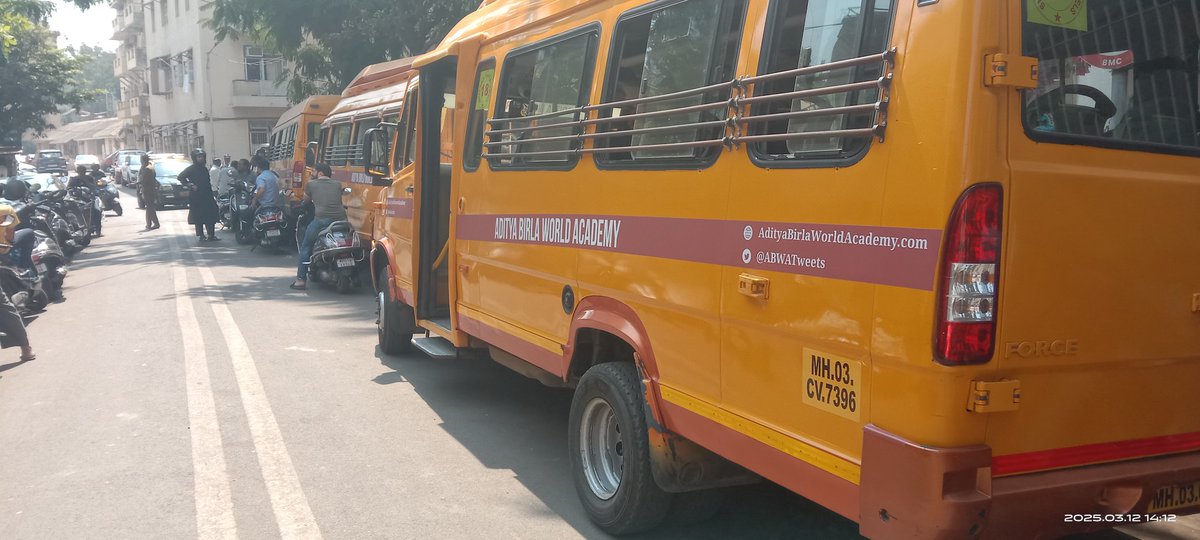 AdvocateNevil's tweet photo. @mybmcWardD @mybmc @TardeoPS @MumbaiPolice 
Daily nuisance of aditya birla school bus  almost 15 plus bus park in a small lane whr another school kids and parents suffer,aditya birla school security says do what you want to do,those bmc gave permission gamadia colony tardeo https://t.co/6x6u24Pmm0