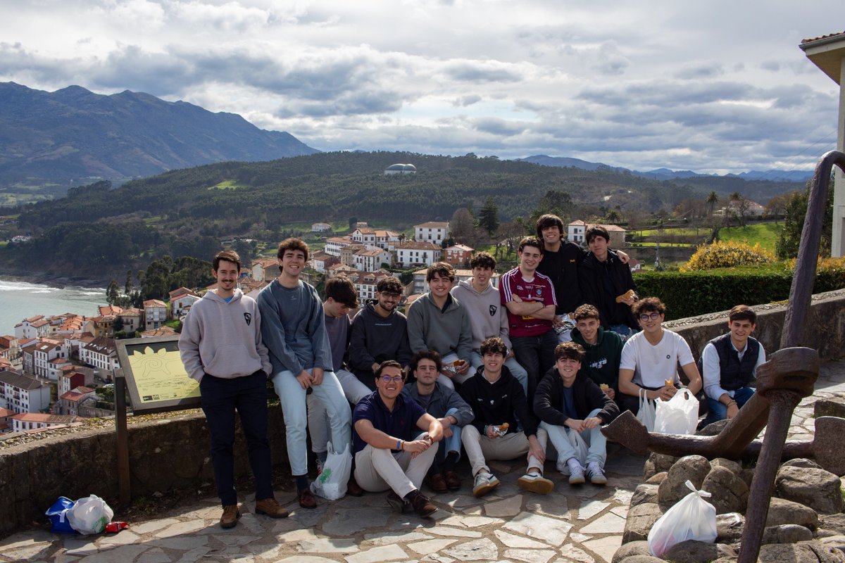 Para los quince alumnos de Medicina que hemos viajado a Pamplona al XXI Congreso Internacional de Oncología para Estudiantes ha sido una delicia. En la Universidad de Navarra volvimos a encontrar una excelente acogida y un altísimo nivel del Congreso #laestila #actividades