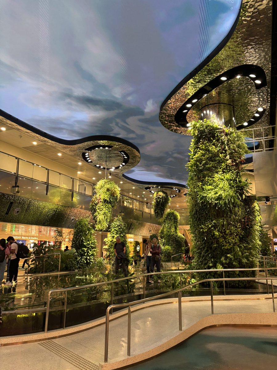 Just landed in Singapore, and this was the first thing I saw at the gate.
On our way to the Philippines 🇵🇭 working remotely ❤️ 🏝️ 
#RemoteWork #webflow #travell