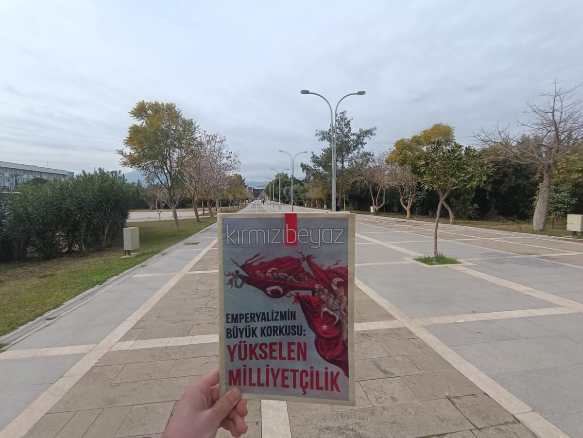 kbdergi's tweet photo. 📌Kırmızı Beyaz dergimizin "Emperyalizmin Büyük Korkusu: YÜKSELEN MİLLİYETÇİLİK" kapağıyla çıkan 61. sayısı tüm üniversitelerde.

🔸Türk Devrimi'nde Türkler ve Kürtler
🔸Yükselen İşçi Hareketi Neyin Habercisi?

📞Edinmek için: 0552 646 8252 https://t.co/TSTaApjcVj