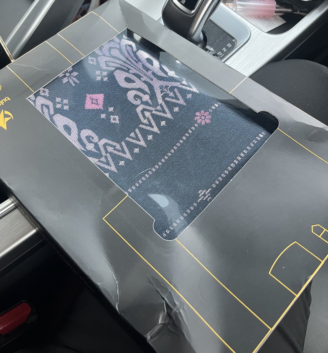 IniAlalalannn's tweet image. Bulan Bintang patut rebranding jadi Bulan Bodoh. Dah la lembab nak ship out barang, lepas tu hantar benda yang salah. Apa tak pakai mata dan akal fikiran ke masa prepare order?