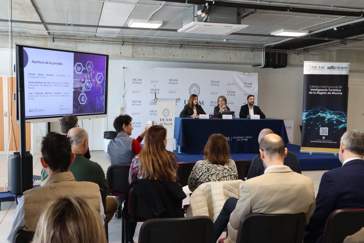📸 La Cátedra de Inteligencia Turística de la UCAM celebra una Jornada-Taller sobre empresas turísticas inteligentes. El evento, que se celebra esta mañana en <a href="/HitechUCAM/">UCAM HiTech</a>, ha sido inaugurado por <a href="/ginesamdelvas/">Ginesa Martz del Vas</a>, Juan Francisco Martínez, director general de <a href="/itremurcia/">Instituto de Turismo de la Región de Murcia</a> y