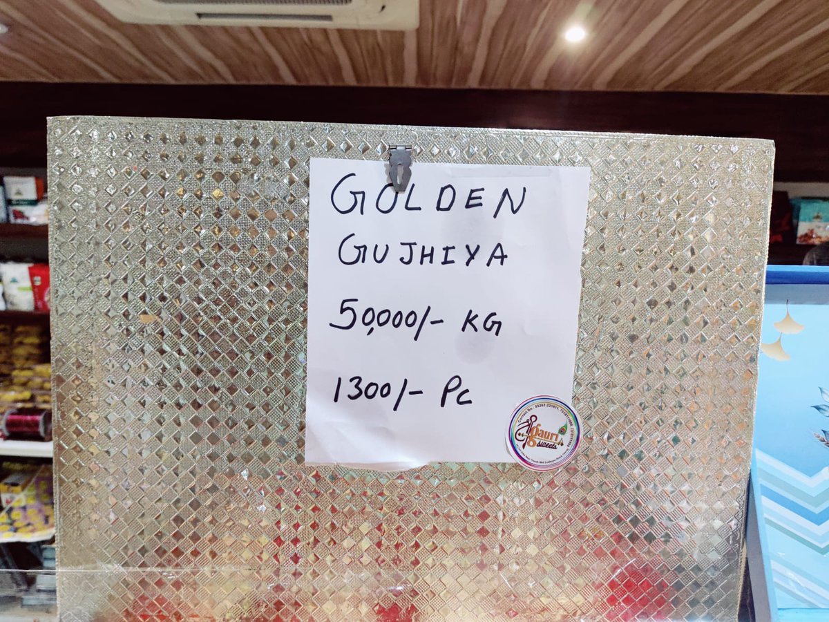 bstvlive's tweet image. गोंडा
🍬 गोंडा में गुझिया का अनोखा महंगा मामला
💰 गोंडा की गुझिया का रेट 50,000 रूपये प्रति किलो
🎨 सोने के वर्क और विदेशी ड्राई फ्रूट से बनी गुझिया
🍴 गुझिया बनाने वाला कारीगर लखनऊ से आया
📦 ऑर्डर पर बनी गुझिया की 2 किलो सप्लाई
🕵️‍♂️ खाद्य विभाग ने की जांच, मिली केवल 650 ग्राम…