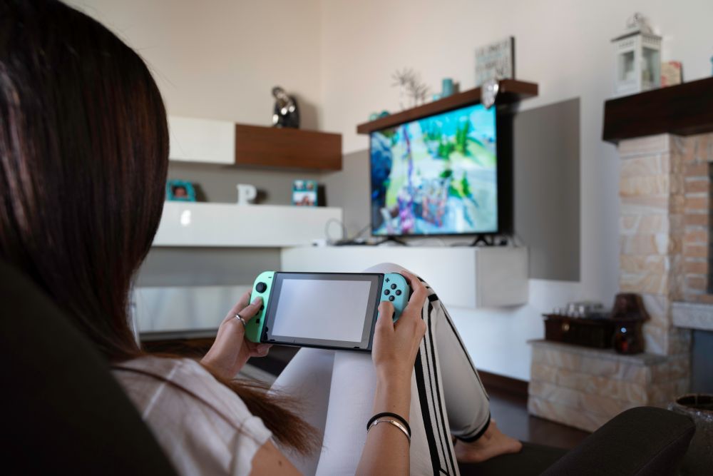 Oxford Internet Institute (@oiioxford) on Twitter photo New research: Gaming well-being isn't about hours played, but how players feel about gaming's role in their lives. "Gaming life fit" predicts mental well-being more than time spent gaming. Lead author <a href="/nbballou/">Nick Ballou (is mostly on a Tw*tter hiatus)</a> <a href="/MentalHealthOII/">Mental Health in the Digital Age</a> <a href="/oiioxford/">Oxford Internet Institute</a>. More here: bit.ly/3FnSRXP New research: Gaming well-being isn't about hours played, but how players feel about gaming's role in their lives. "Gaming life fit" predicts mental well-being more than time spent gaming. Lead author <a href="/nbballou/">Nick Ballou (is mostly on a Tw*tter hiatus)</a> <a href="/MentalHealthOII/">Mental Health in the Digital Age</a> <a href="/oiioxford/">Oxford Internet Institute</a>. More here: bit.ly/3FnSRXP