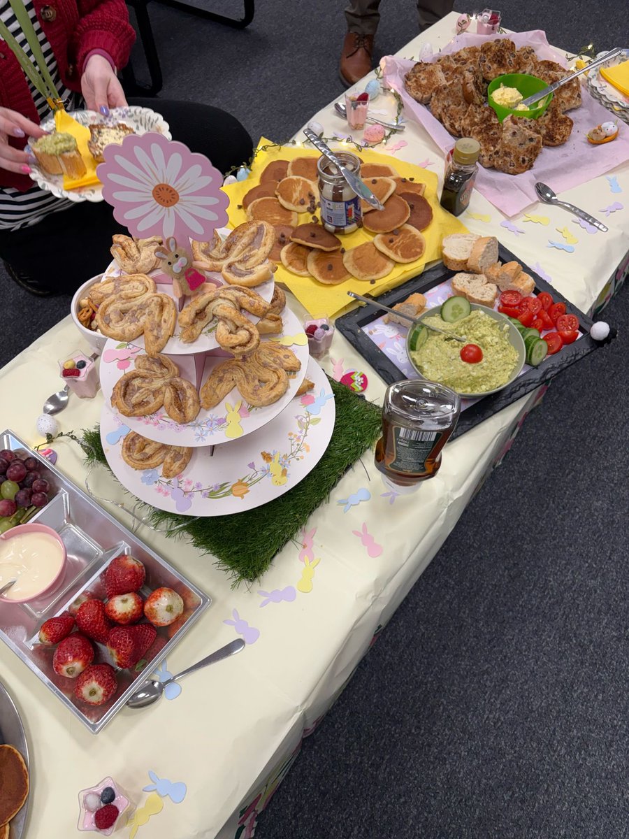Fosse_TMET's tweet image. Year 2 staff put on a delicious Easter themed breakfast for this month’s ‘Wake Up Wednesday’. 🐣🍫#fmcommunity #fmculture