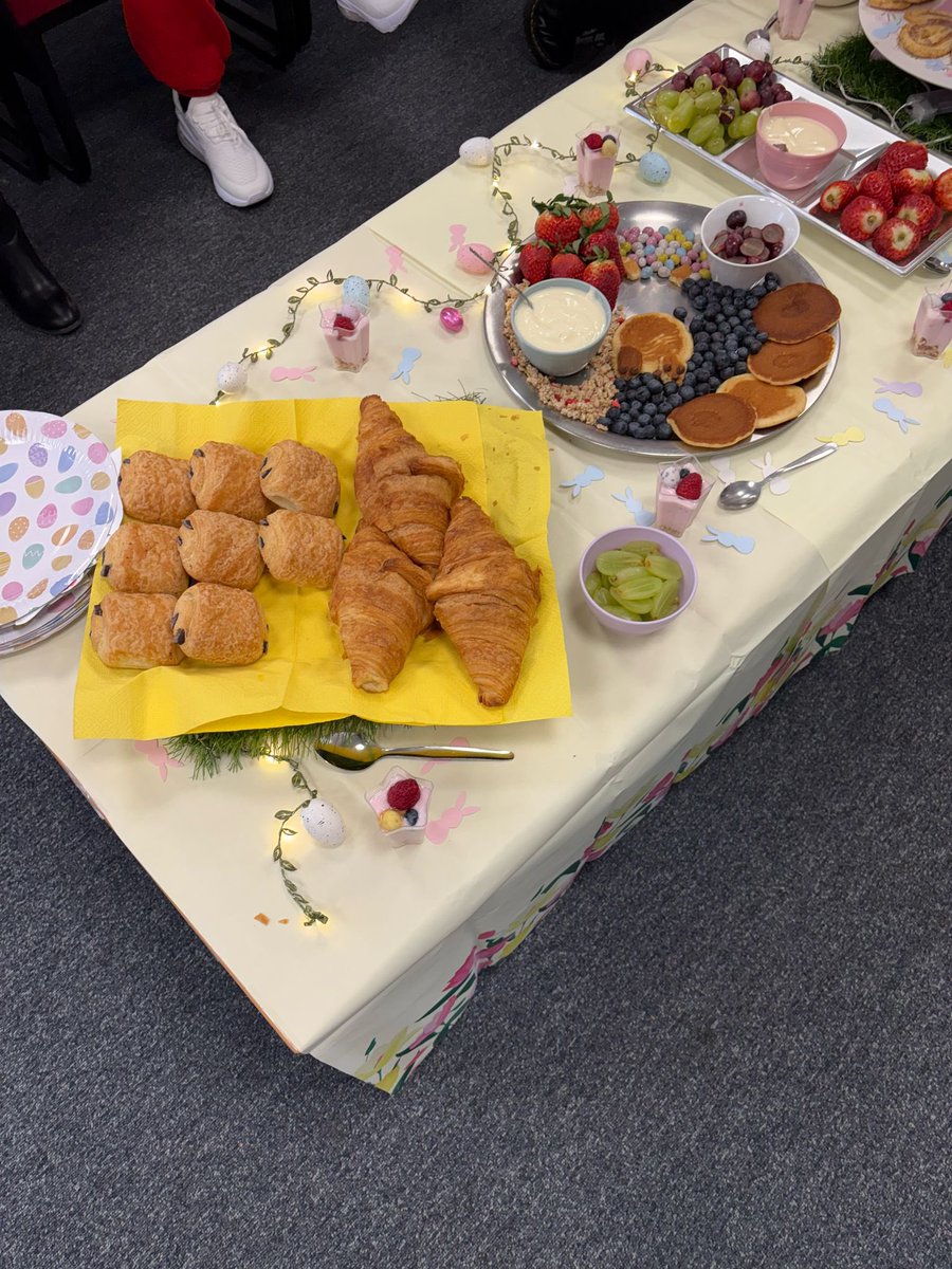 Fosse_TMET's tweet image. Year 2 staff put on a delicious Easter themed breakfast for this month’s ‘Wake Up Wednesday’. 🐣🍫#fmcommunity #fmculture