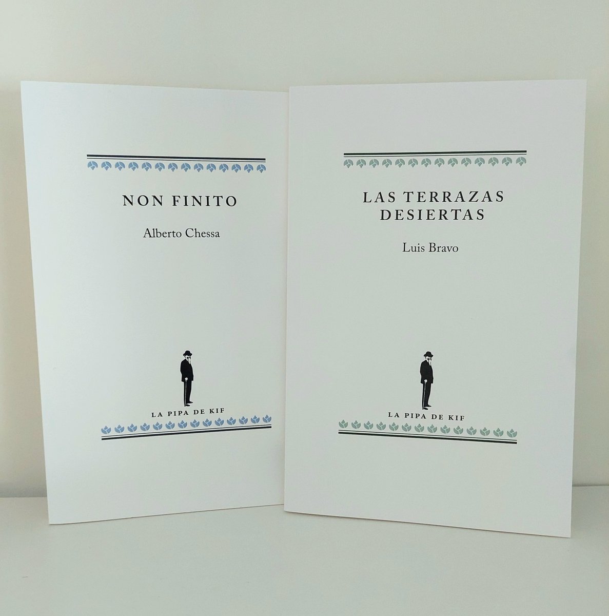 Nuestros dos primeros títulos, poesía y diarios respectivamente. Pronto vendrá un tercero. Gracias por el recibimiento.