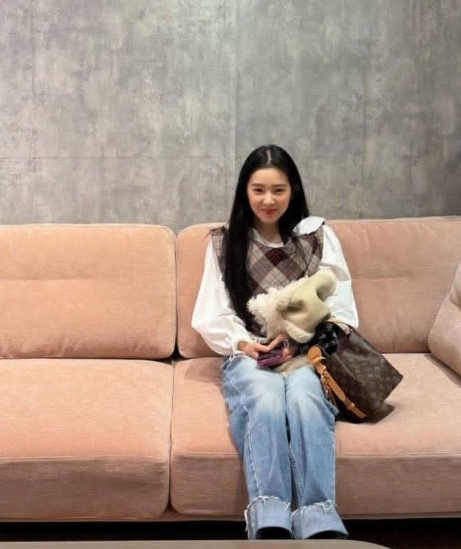 บี๋เขินไรเค้าอะ                                      ฮี่ๆ