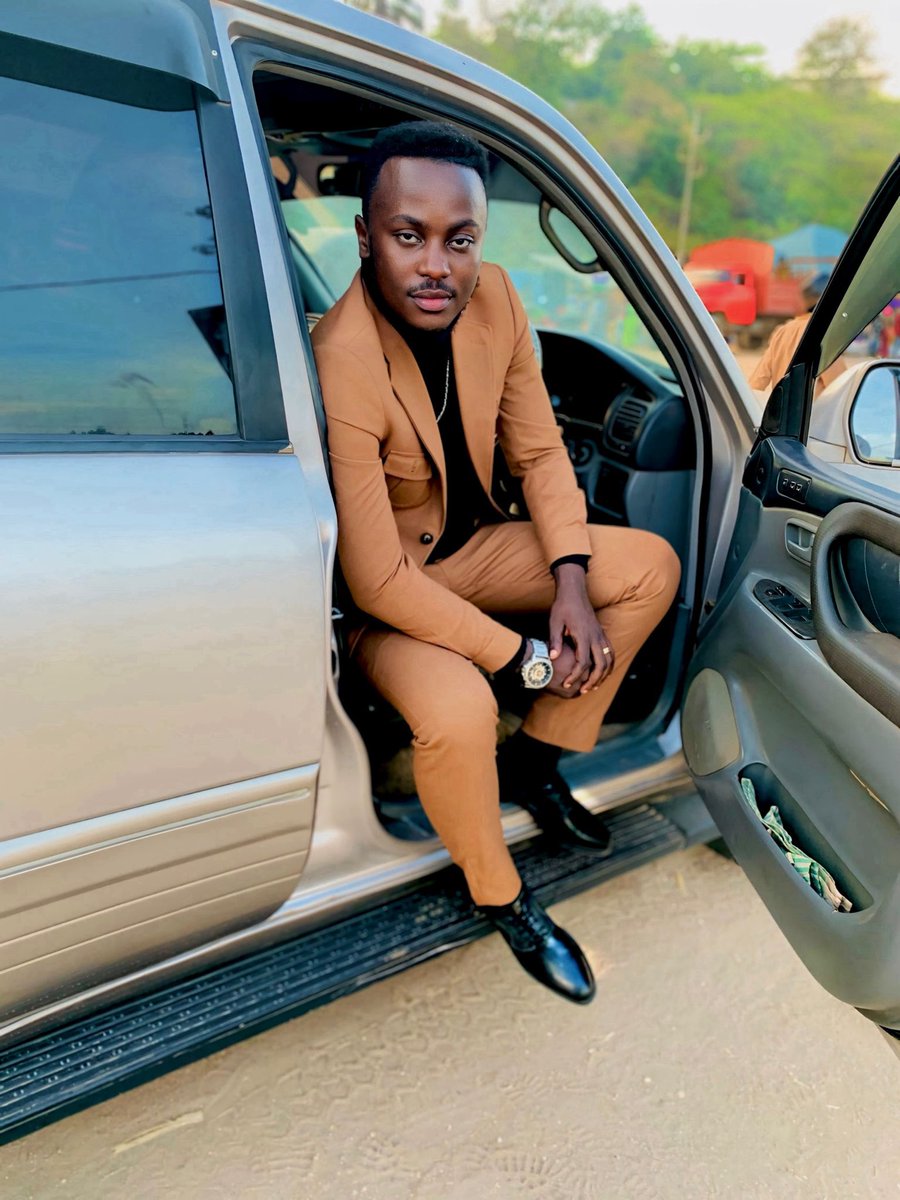 GuillainLucas's tweet photo. Même avec le minimum on peut vivre heureux, il suffit juste de ne pas se comparer aux autres. Ya trop de faux profils sur les réseaux ☑️💰vis ta vie https://t.co/SK6X2DJvoW