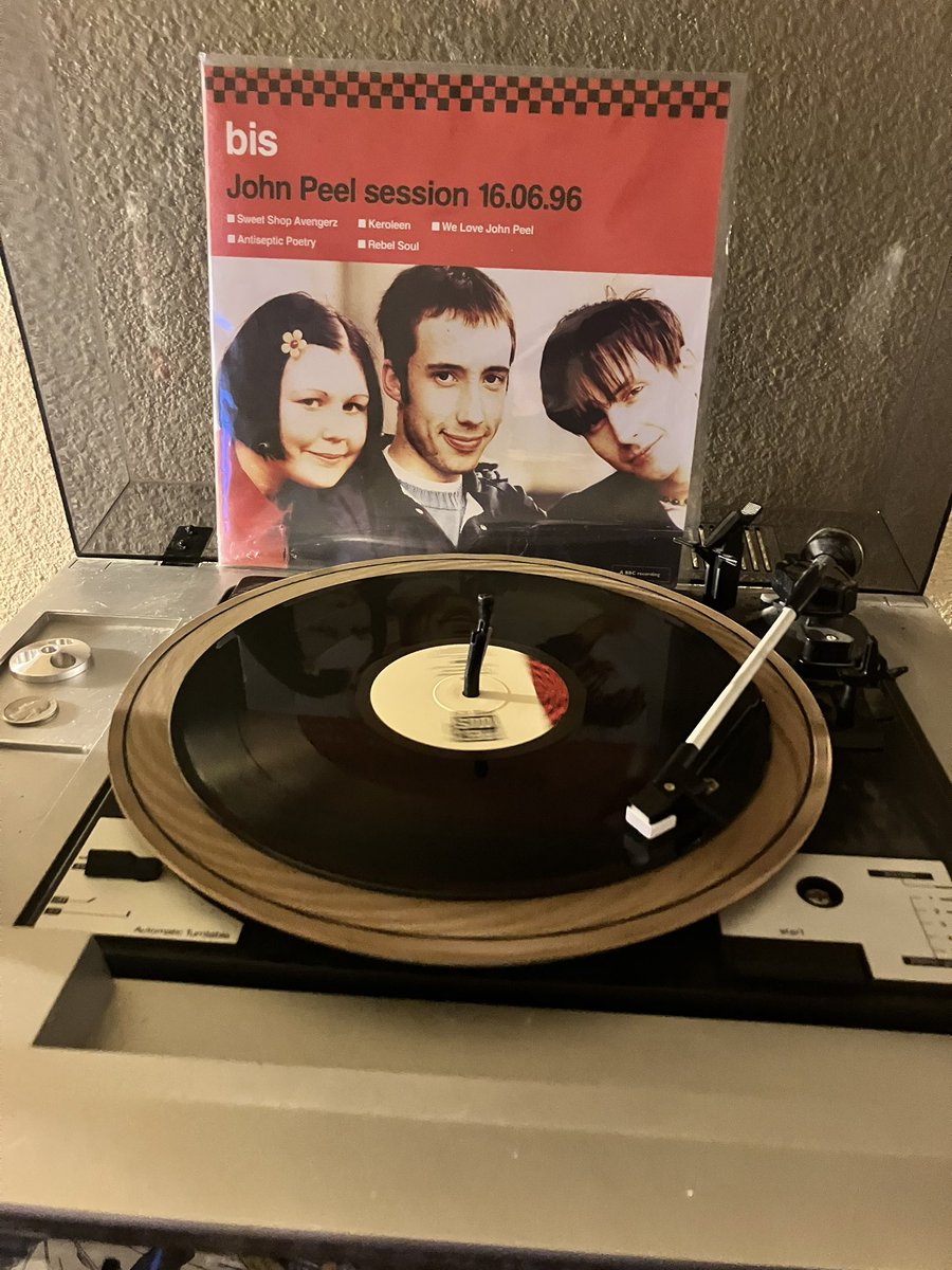 What else is there to do at 5 am but listen to <a href="/thebandbis/">bis</a> ?
