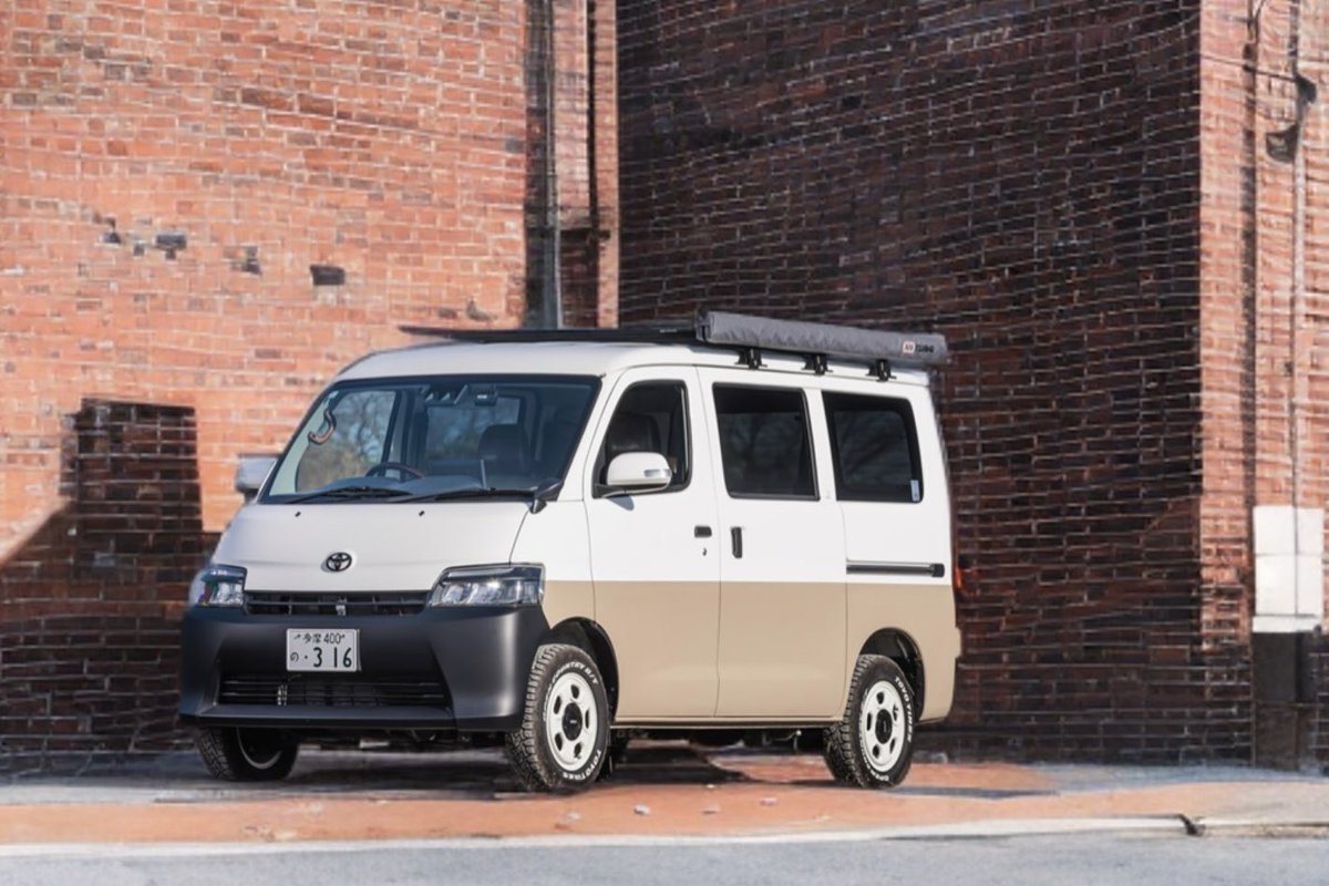 #MONOBOX T-01
#タウンエース デモカー

▼標準装備
ツートンペイント
BRUT BR33
TOYO オプカン
（変更も可能）

▼装着済オプション
ARBベースラック
ARBオーニング
インナーブラックPヘッドライト
ブラックPエンブレム

🟨個人様
取扱店ご紹介✨

🟫業者様
取扱店募集中✨

#車中泊 #外遊び #車旅