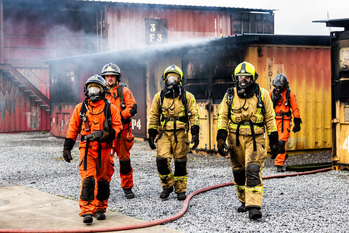 👨‍🚒👩‍🚒📷 Les Cadets de l'École du Feu de la #Province de #Liège lors de leur entraînement 

👉 Journée portes ouvertes ce dimanche 16 mars 
👉 Les jeunes nés en 2008 et 2009 peuvent s'inscrire pour la session de formation jusqu'au 28 mars 
ℹ️ Infos provincedeliege.be/fr/evenement/3…
