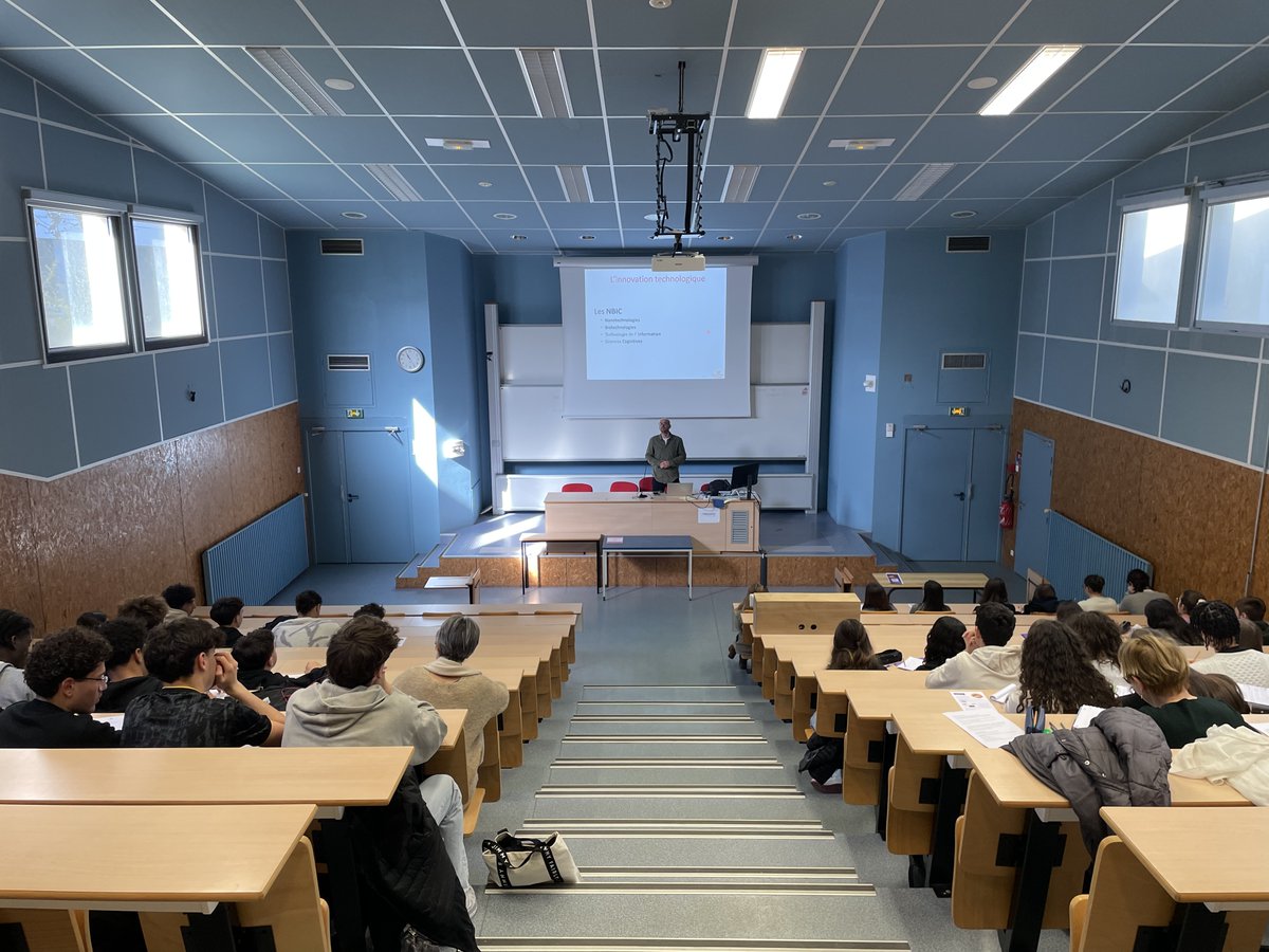 Dans le cadre du dispositif d'immersions collective et individuelle de l'<a href="/UnivPoitiers/">Université de Poitiers</a> , nous avons accueilli cette année universitaire, 340 lycéennes et  lycéens du Poitou-Charentes qui ont pu vivre le temps d'une demi-journée la vie d'un-e étudiant-e #coda #safire #parcoursup