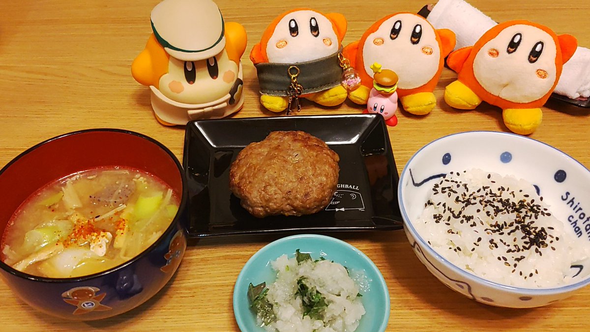 ハンバーグこねこね🍖
大根おろしと一緒にあっさりといただきます😋