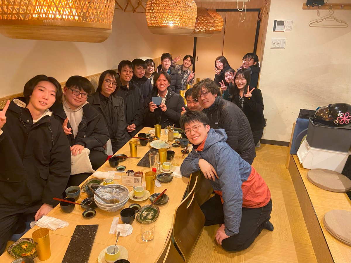 博論、修論、卒論のお疲れ様会＆送別会を企画してくれました！

この中から1名が研究室のスタッフとして研究を進め、2名が社会へと羽ばたき、3名が修士へ進学します！

それぞれがそれぞれの場所で活躍することを願っています👍