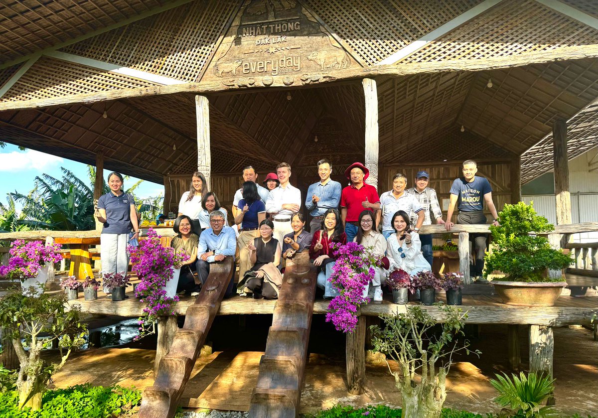 Spending two days in Dak Lak &amp; Dak Nong with Vietnamese journalists 🇻🇳 visiting an EU-funded project 🇪🇺 which fosters the development of 🇻🇳 cocoa/chocolate sector and makes the Central Highlands more attractive. 

Fascinating initiative that helps this sector become regenerative,