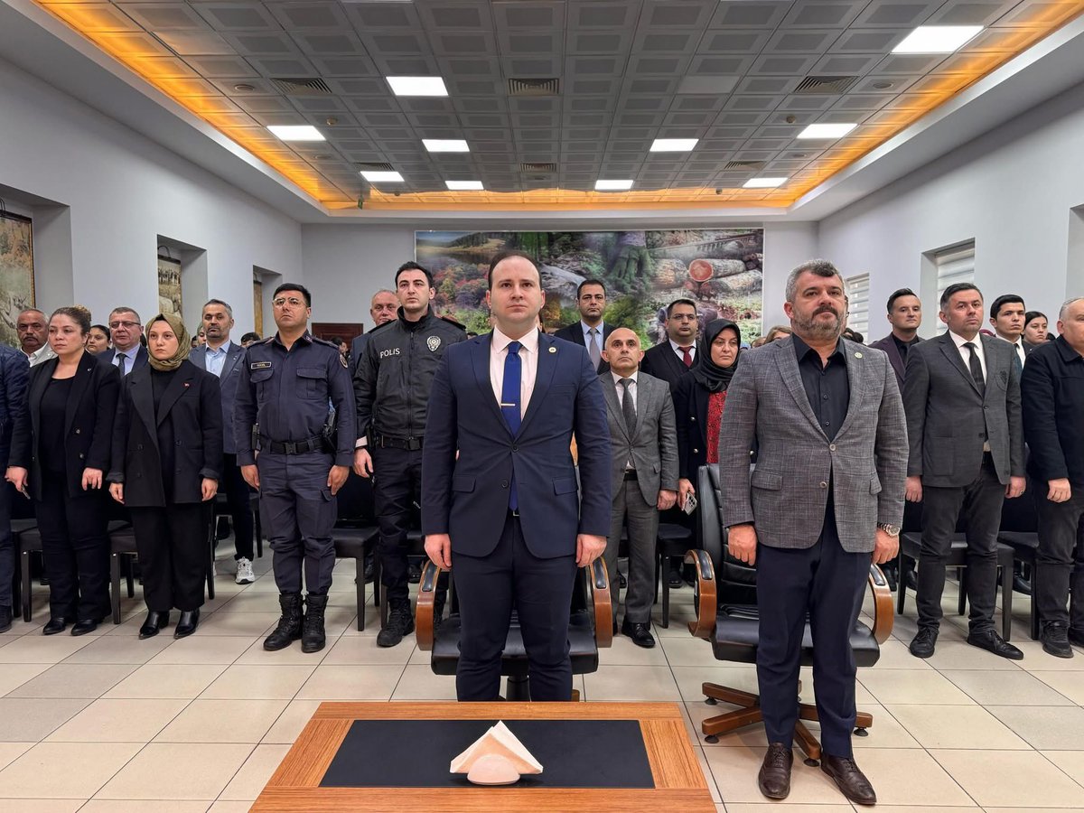 Bağımsızlığımızın sembolü olan, coşku ve gururla okuduğumuz milli marşımızı bizlere armağan eden Mehmet Akif Ersoy başta olmak üzere, istiklal mücadelemizin tüm kahramanlarını, şehit ve gazilerimizi rahmet, minnet ve şükranlarımla anıyorum.
Yenice Belediye Başkanı 
Sertaş KARAKAŞ