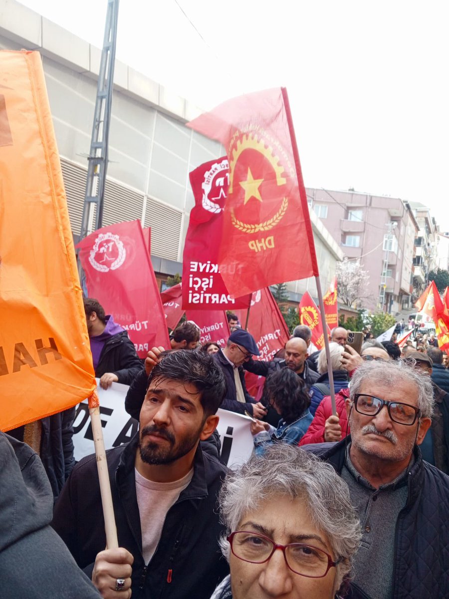 Unutmadık, Unutturmayacağız!

12 Mart ‘95 Gazi katliamında yitirdiklerimizi anıyoruz. Devletler eliyle katliamlara uğrayan bir halk, güncelde Suriye’de yalnızlaştırılmaya, yok edilmeye çalışıyor; katliamlara sessiz kalmayalım, karşı duralım. Anmada DHP/YDAD olarak yerimizi aldık.