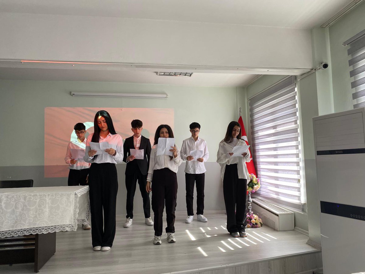 12 Mart İstiklal Marşımızın Kabulü ve Mehmet Akif Ersoy’u Anma Günü programımızı coşkuyla kutladık ve büyük ustayı bir kez daha andık.  Programda emeği geçen öğretmenimiz Büşra Mürtezaoğlu’nu ve öğrencilerimizi kutlarız.

Allah bu millete bir daha İstiklal Marşı yazdırmasın.🇹🇷🇹🇷