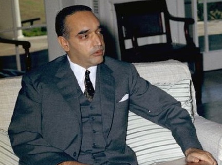 نن د #افغانستان د یوه ډېر منور لیکوال او روڼاندي سياستوال ارواښاد #محمدهاشم‌میوندوال د زېږېدو ورځ ده. #میوندوال نهایت اصولي سياستوال او پر وطن مین سړی و خو متاسفانه داودخان په ډېره ناځواني مړ کړ. پاچاګال وفادار چې د ولسمشر داودخان نژدې ملګری و، پخپلو یادښتونو (ناچاپ) کې ليکي چې