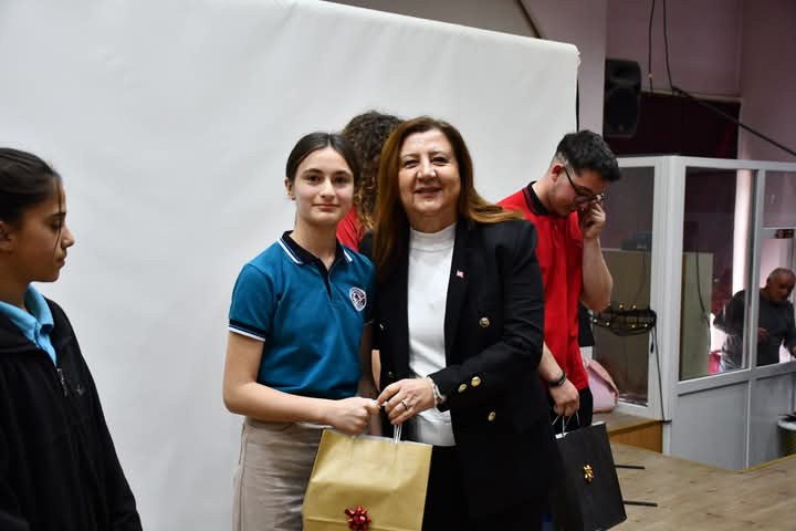 Belediye Başkanımız Sn. Zehra Özyol, İstiklal Marşımızın kabulünün 104. yıldönümü nedeniyle Gümüşhacıköy Öğretmenevinde  düzenlenen etkinliğe katılım sağladı.