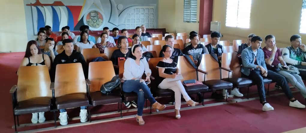 A solo unos días del proceso de evaluación institucional a la <a href="/univholguinera/">UniversidadHolguin</a>,estudiantes de la Facultad de Cultura Física y Deportes continúan su preparación para aportar a los resultados de excelencia en la misma.
#HolguinSi 
<a href="/JvelabVela/">jessica vela batista</a> <a href="/AniuskaOrtizP/">Aniuska Ortiz</a> <a href="/Marisol_PerezC/">Marisol Pérez Campaña</a> <a href="/LERuizM/">Luis Ernesto UHo 🇨🇺</a>